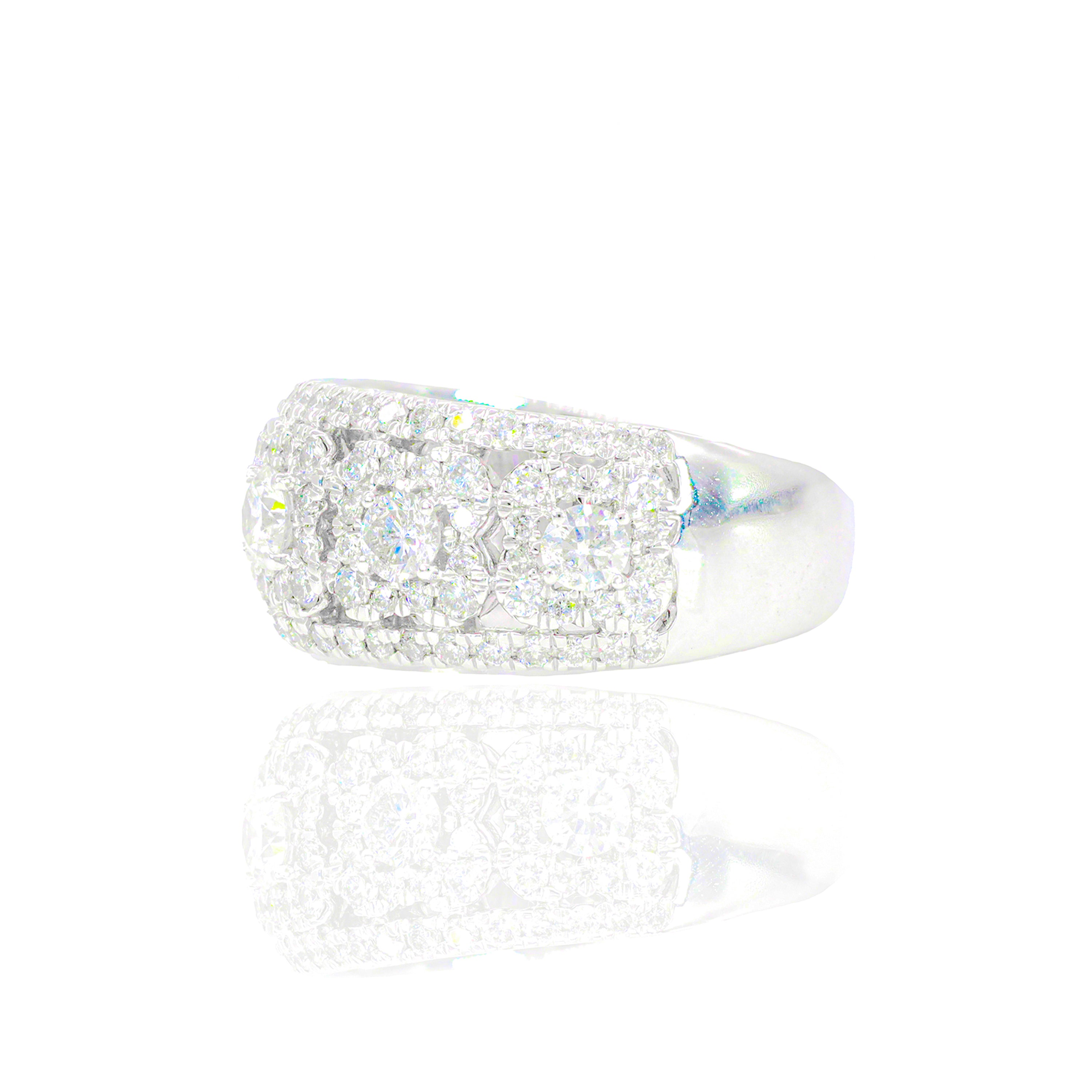 Gradual Round Clusters Diamond Ring