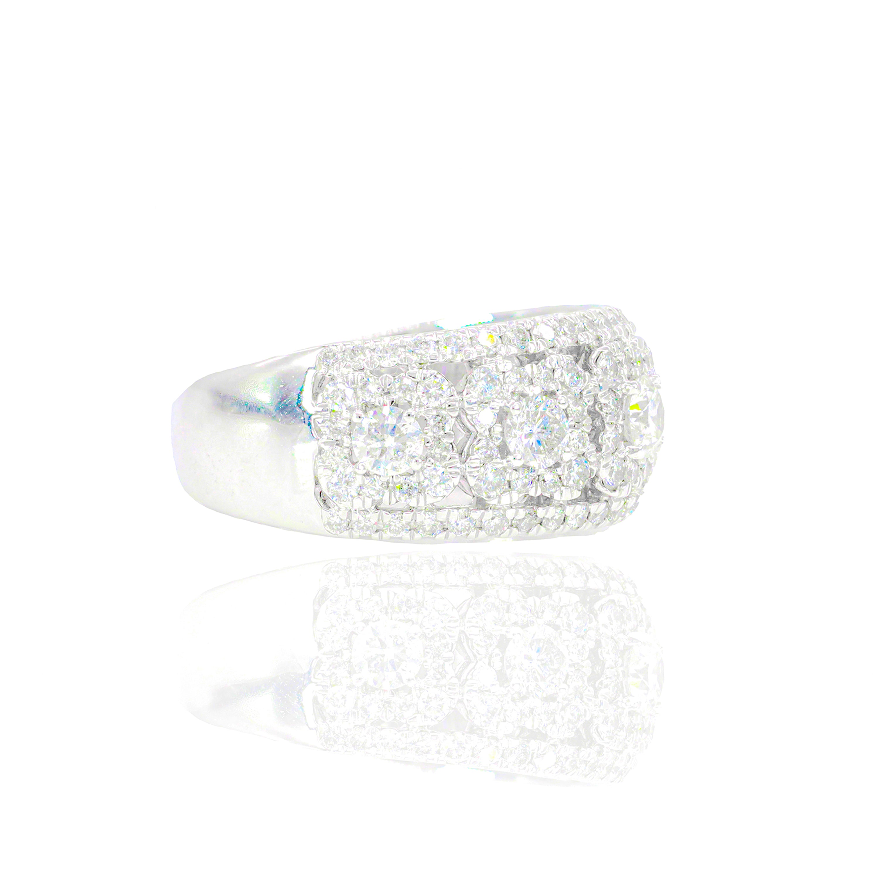 Gradual Round Clusters Diamond Ring