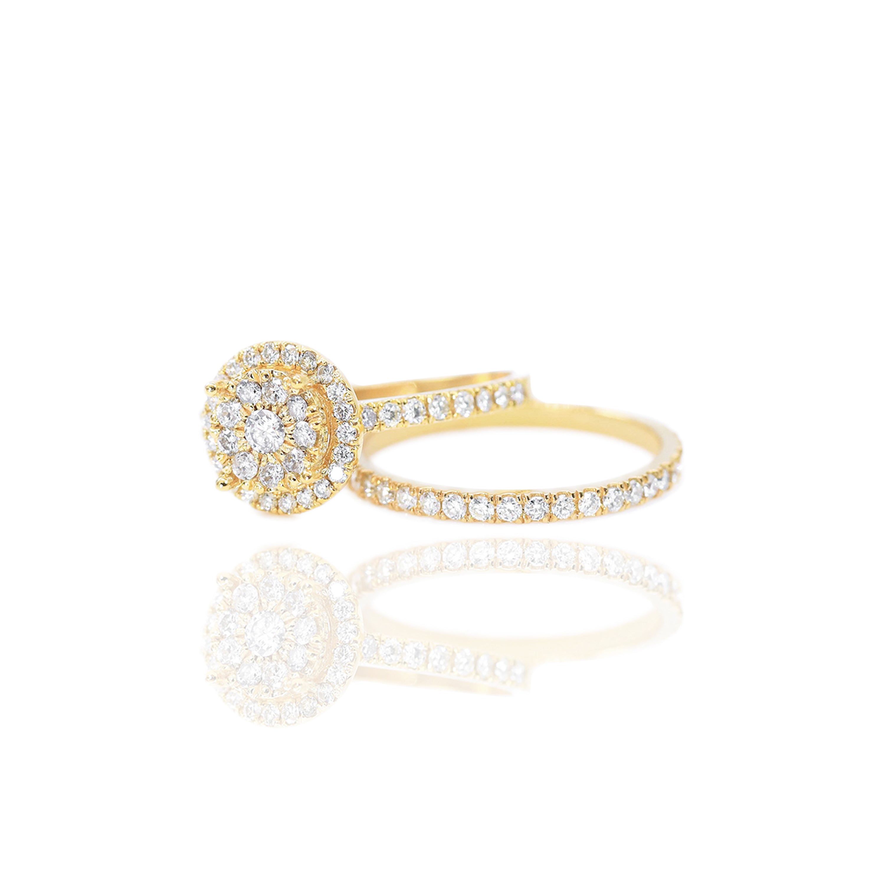 Round Shape with Halo Diamond Engagement Ring
