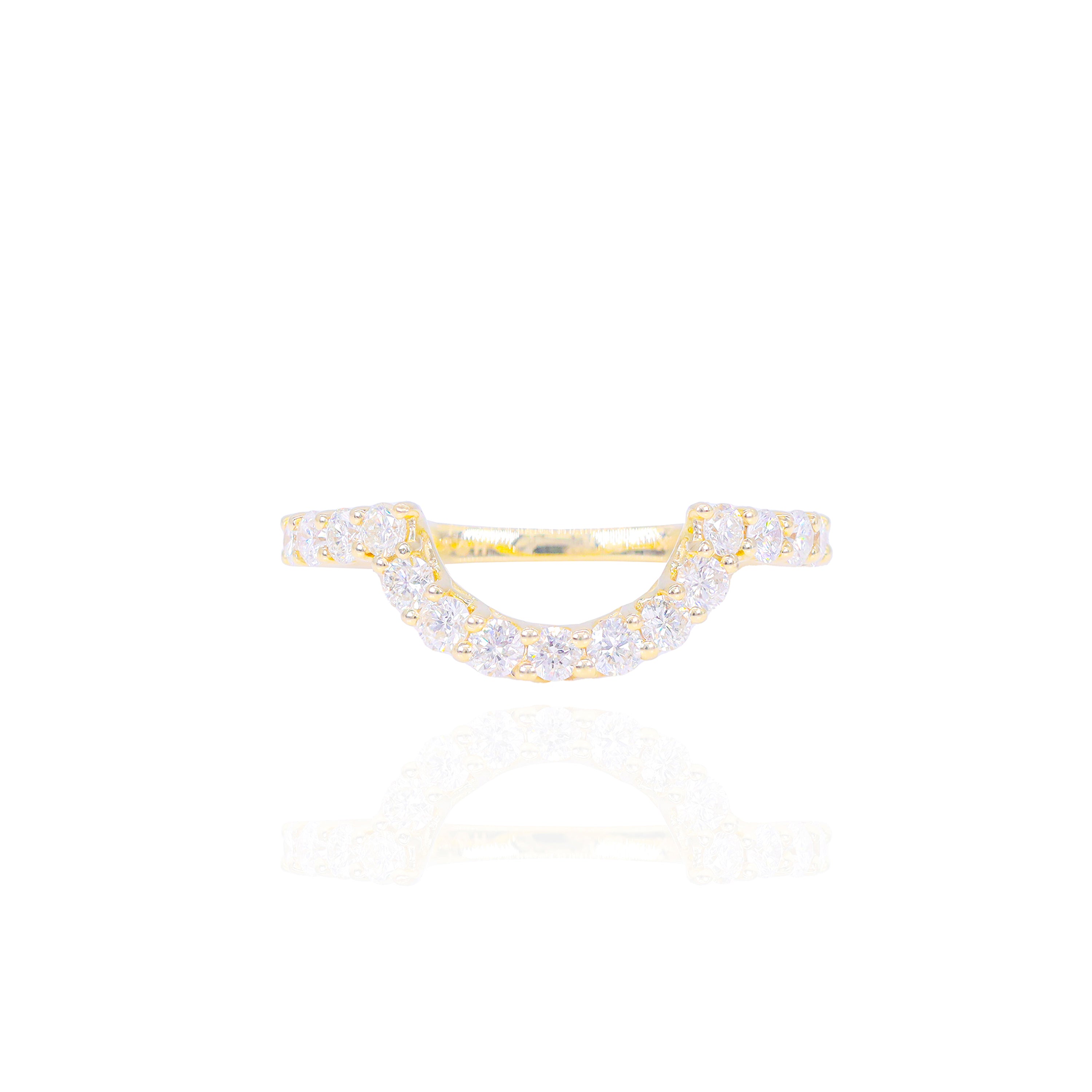 Fine Round Brilliant Pointer with Halo Diamond Engagement Ring & Band