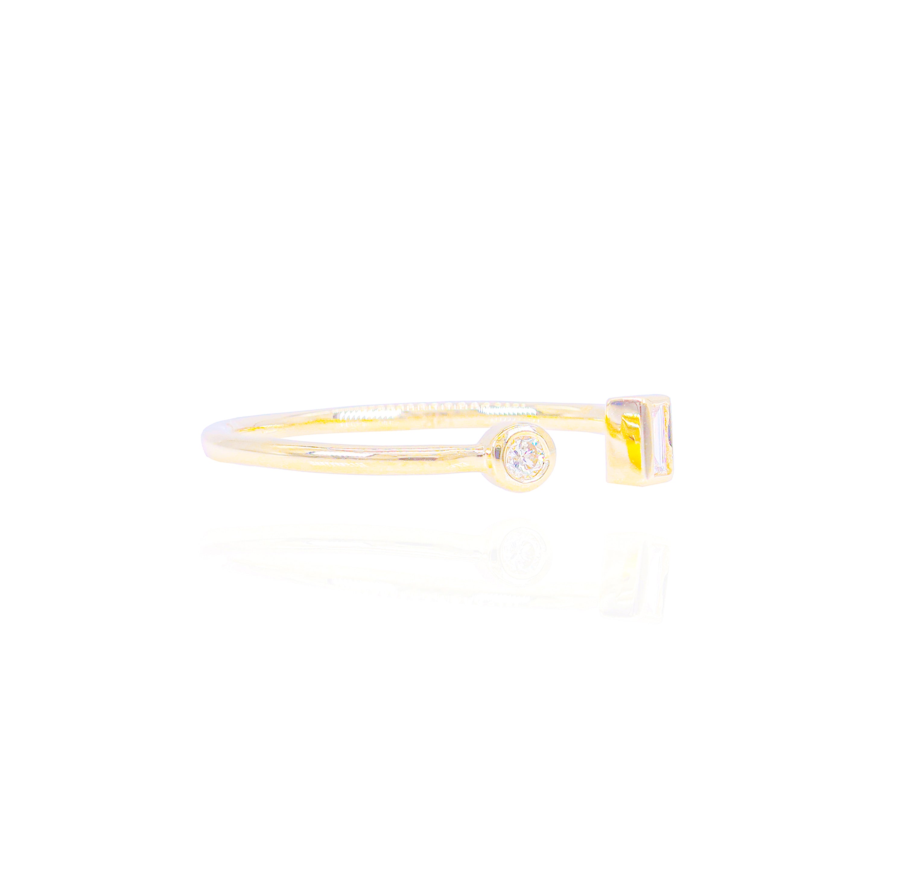 Emerald & Round Singular Diamond Ring