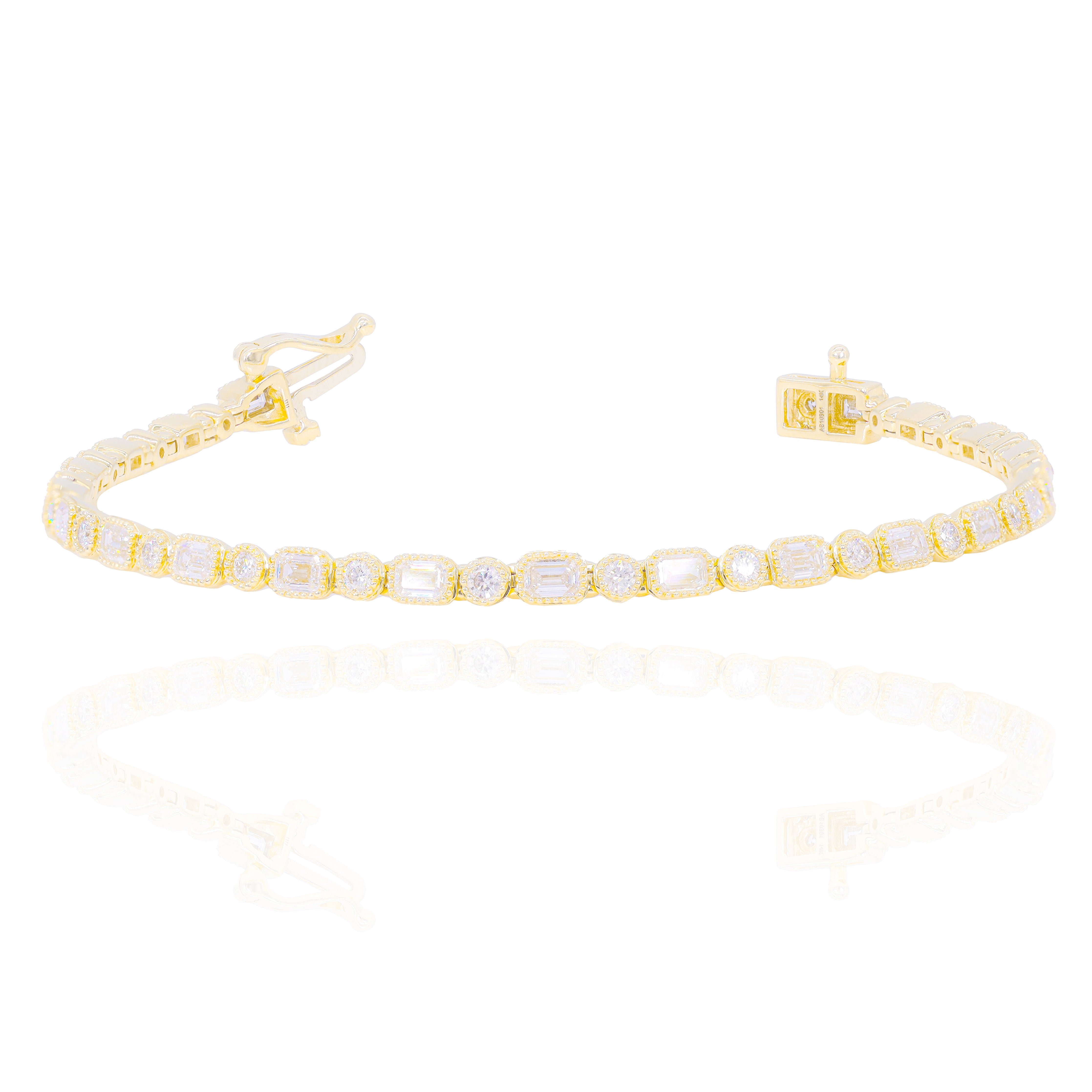 Alternating Round & Emerald Cut Diamond Tennis Bracelet