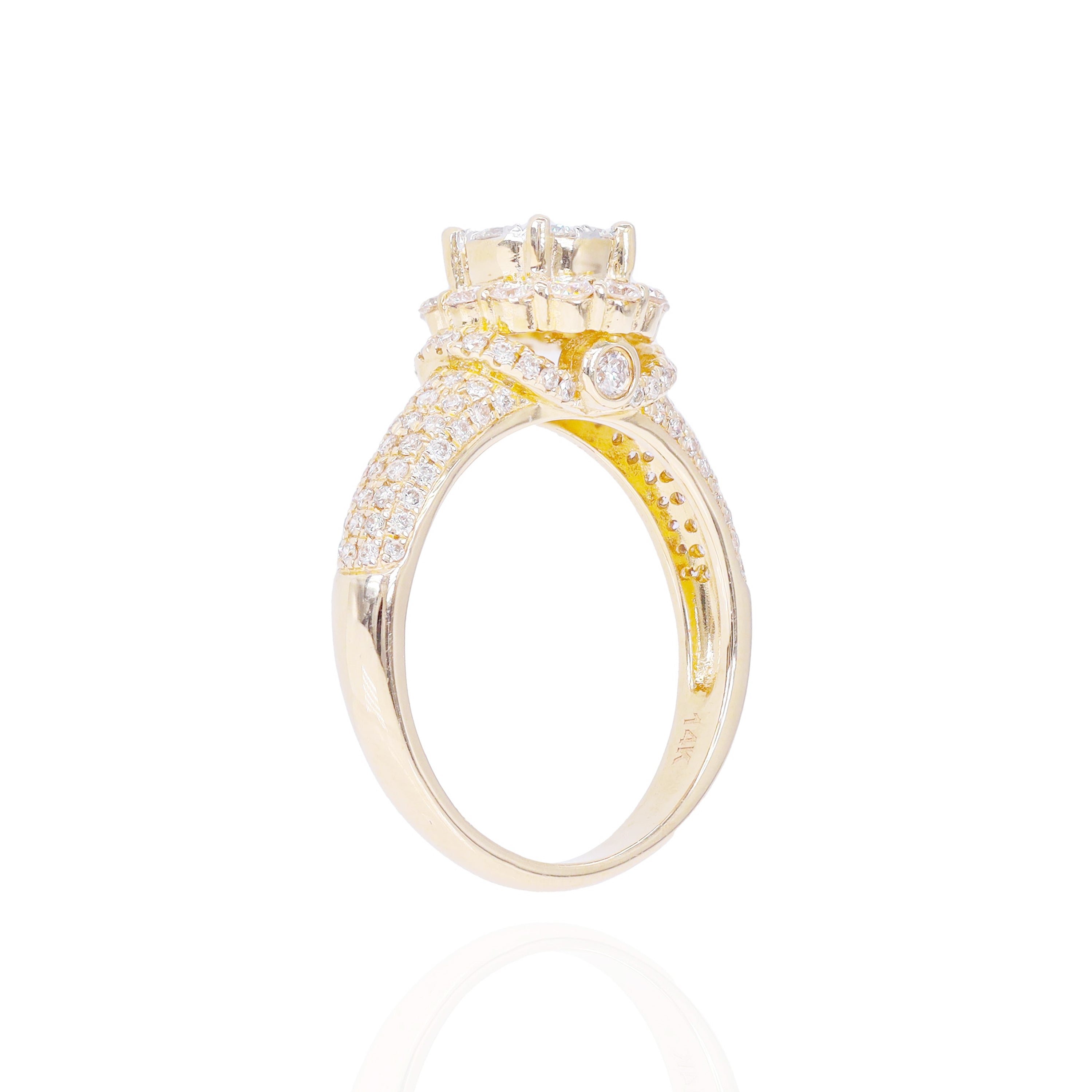 Round Shape with Halo and Hidden Halo Diamond Engagement Ring