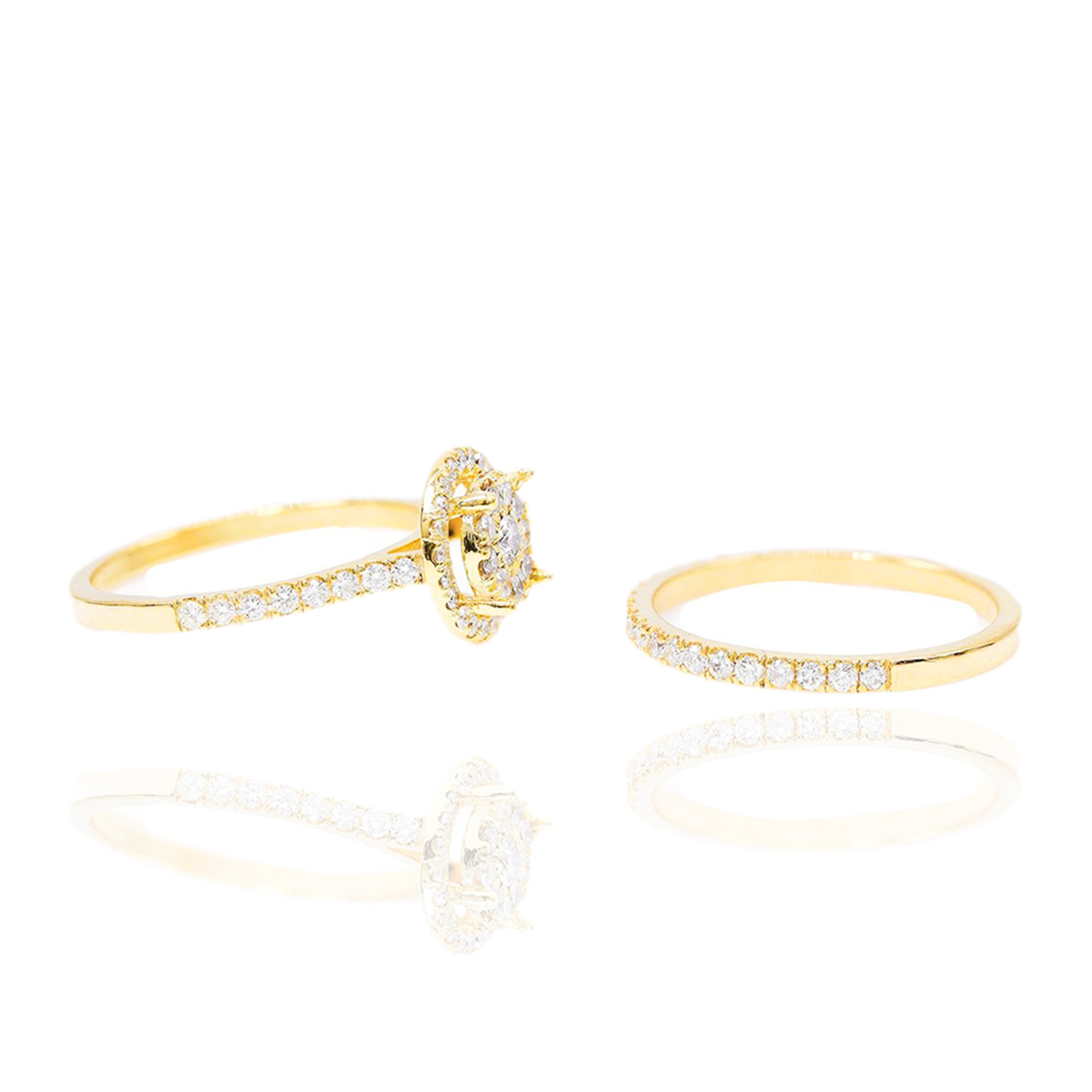 Round Shape with Halo Diamond Engagement Ring