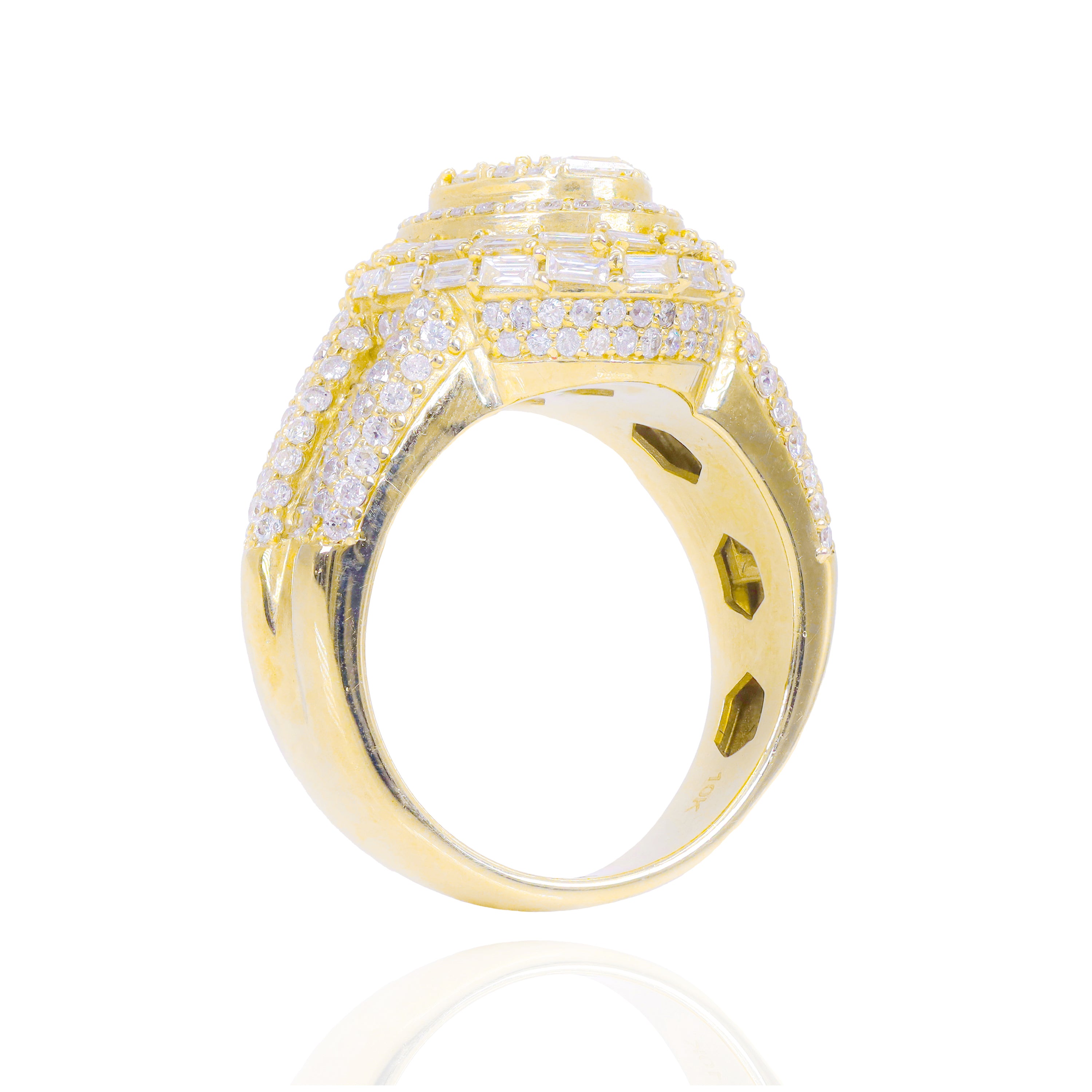 Baguette & Round Diamond Dome Oval Diamond Ring
