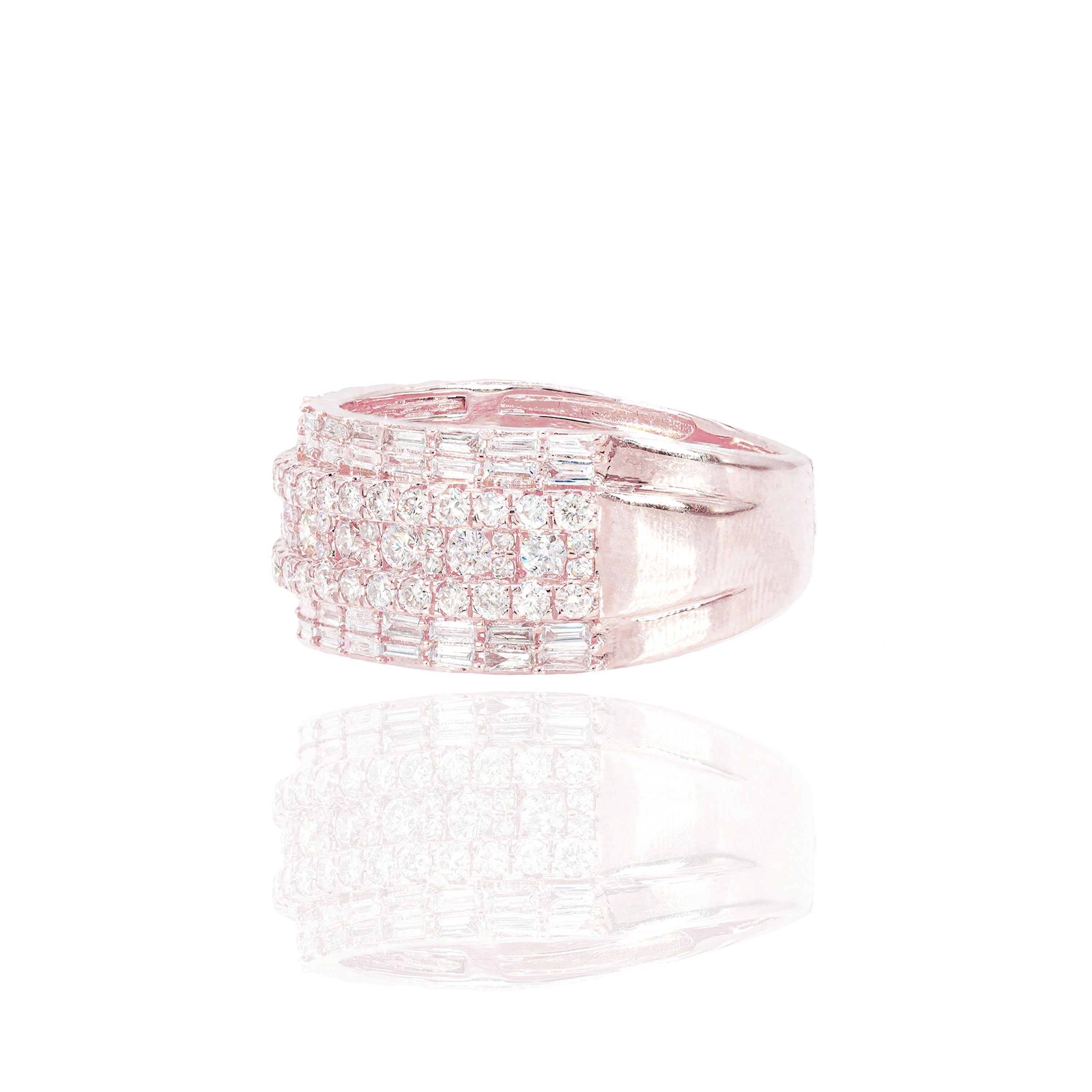 Center Row Round Diamond w/ Baguette Diamond Border Ring