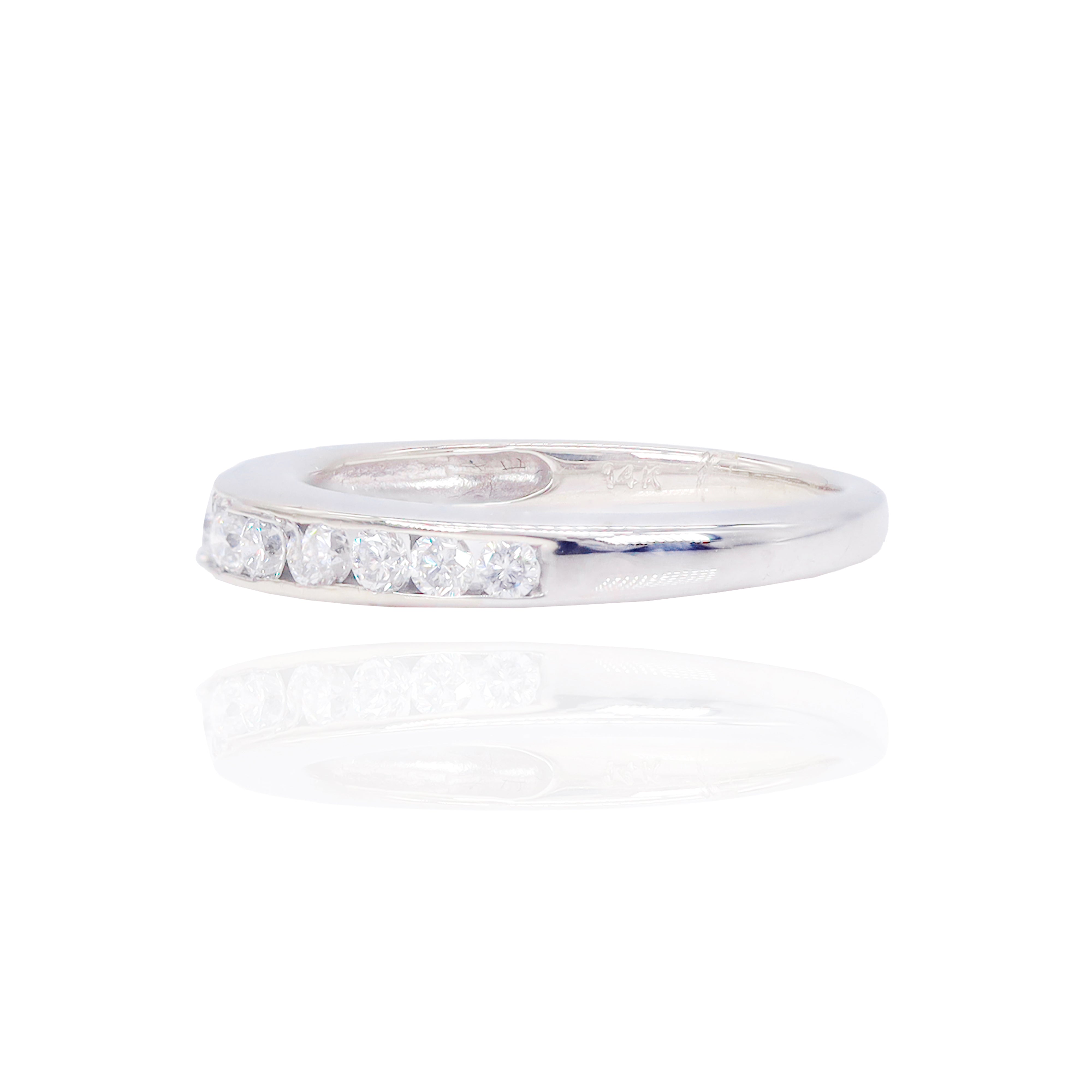7-Pointer One Row White Gold Diamond Band