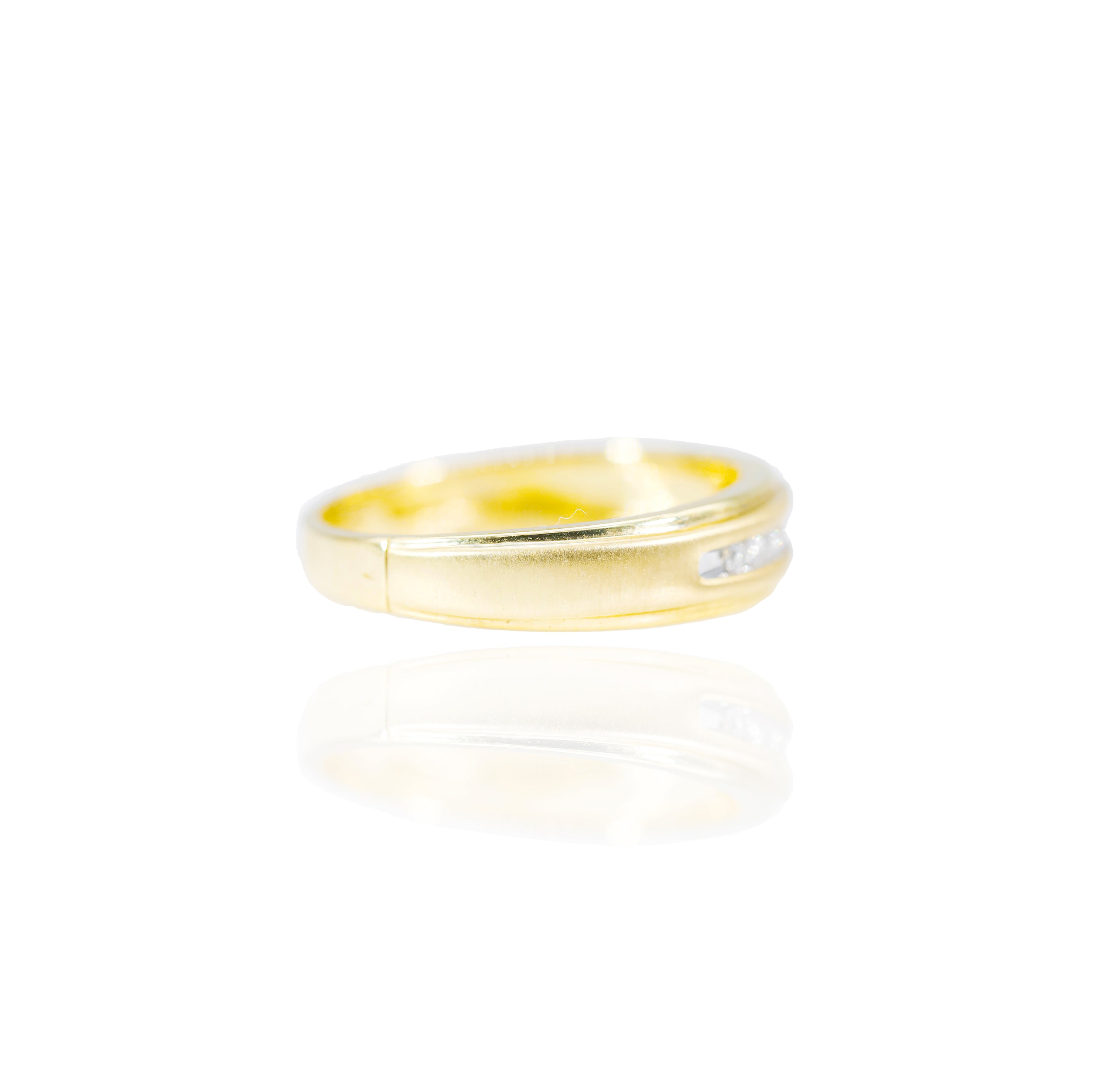 One Row Diamond Gold Ring Band