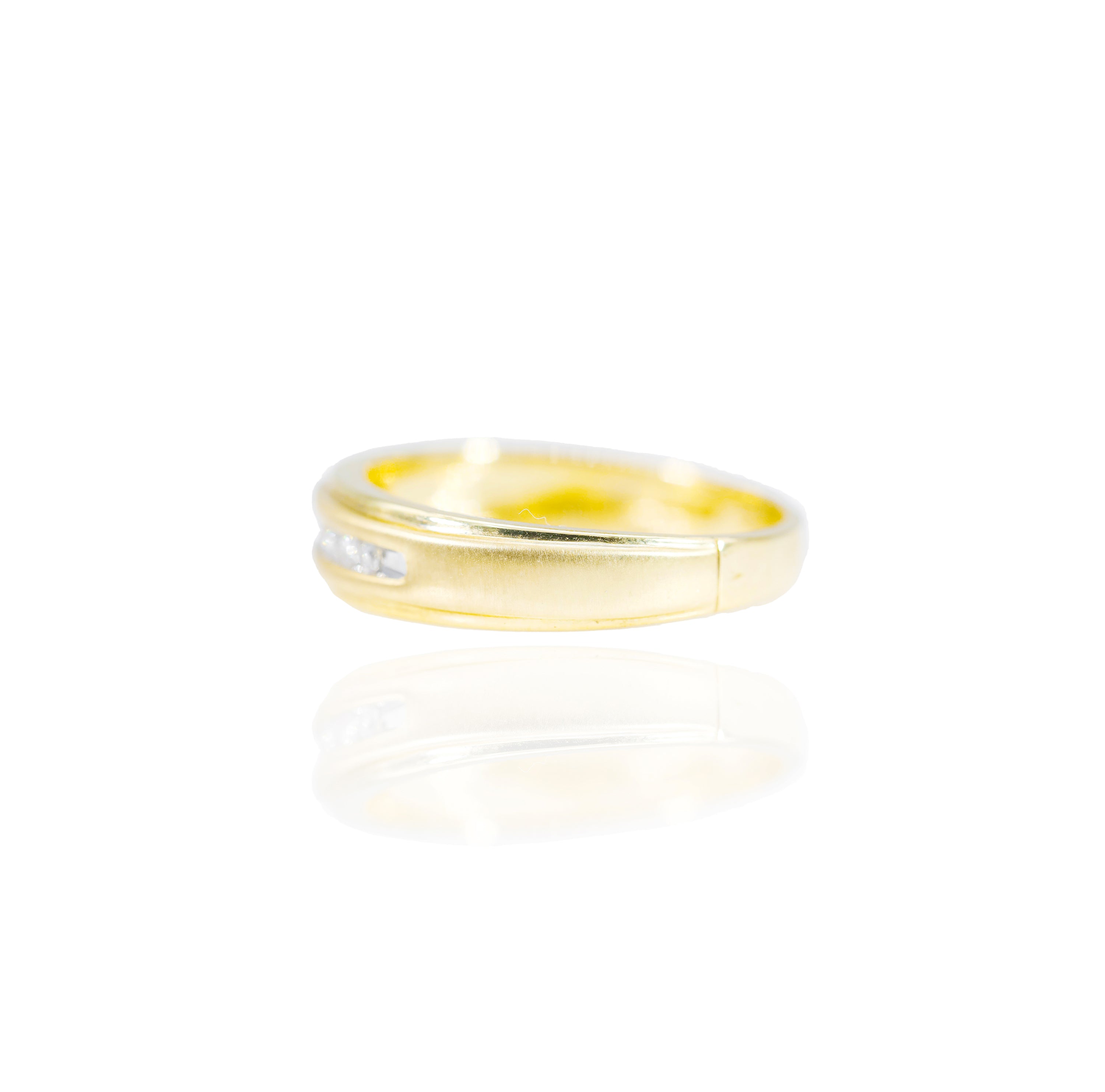 One Row Diamond Gold Ring Band