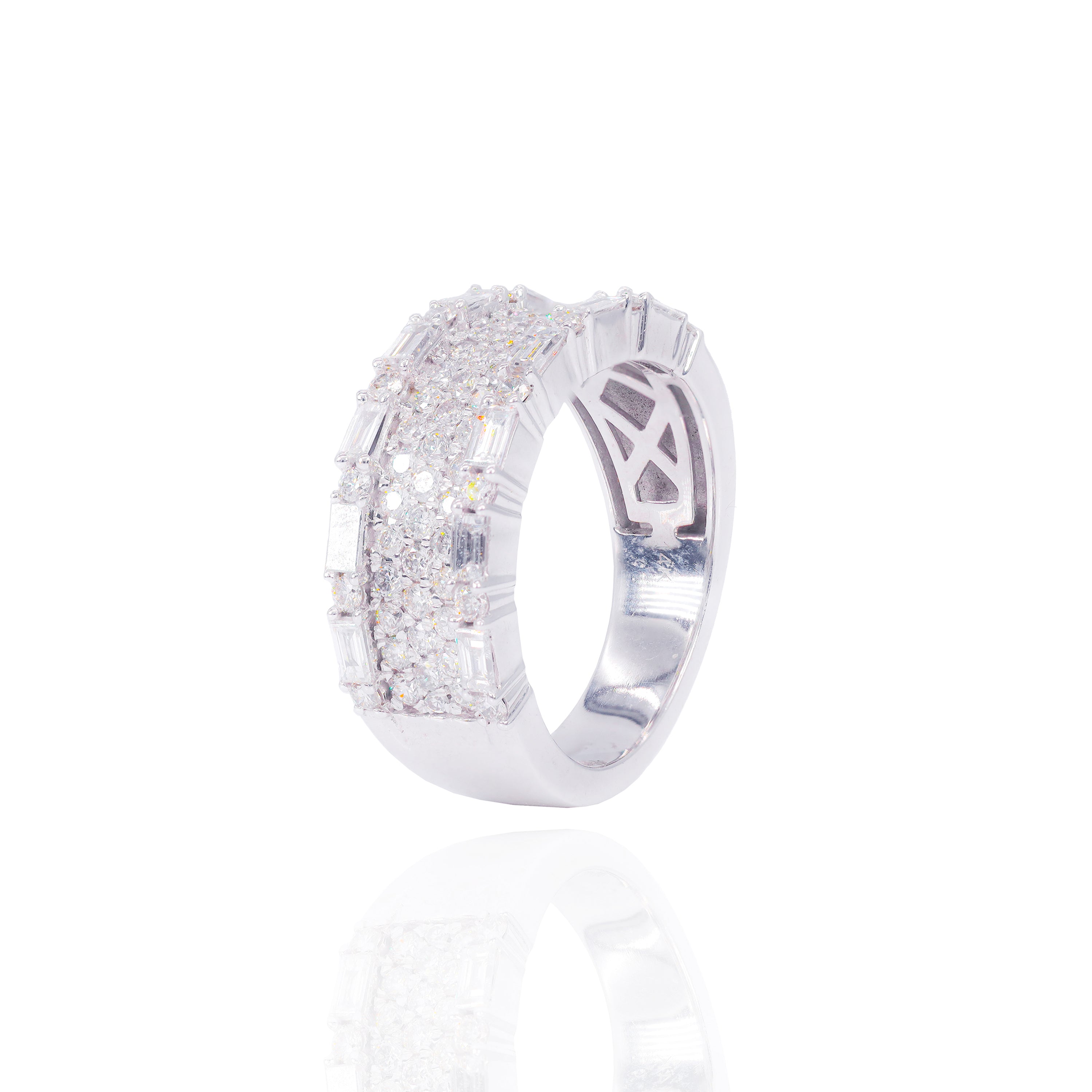 Round & Baguette Diamond Border Ring Band
