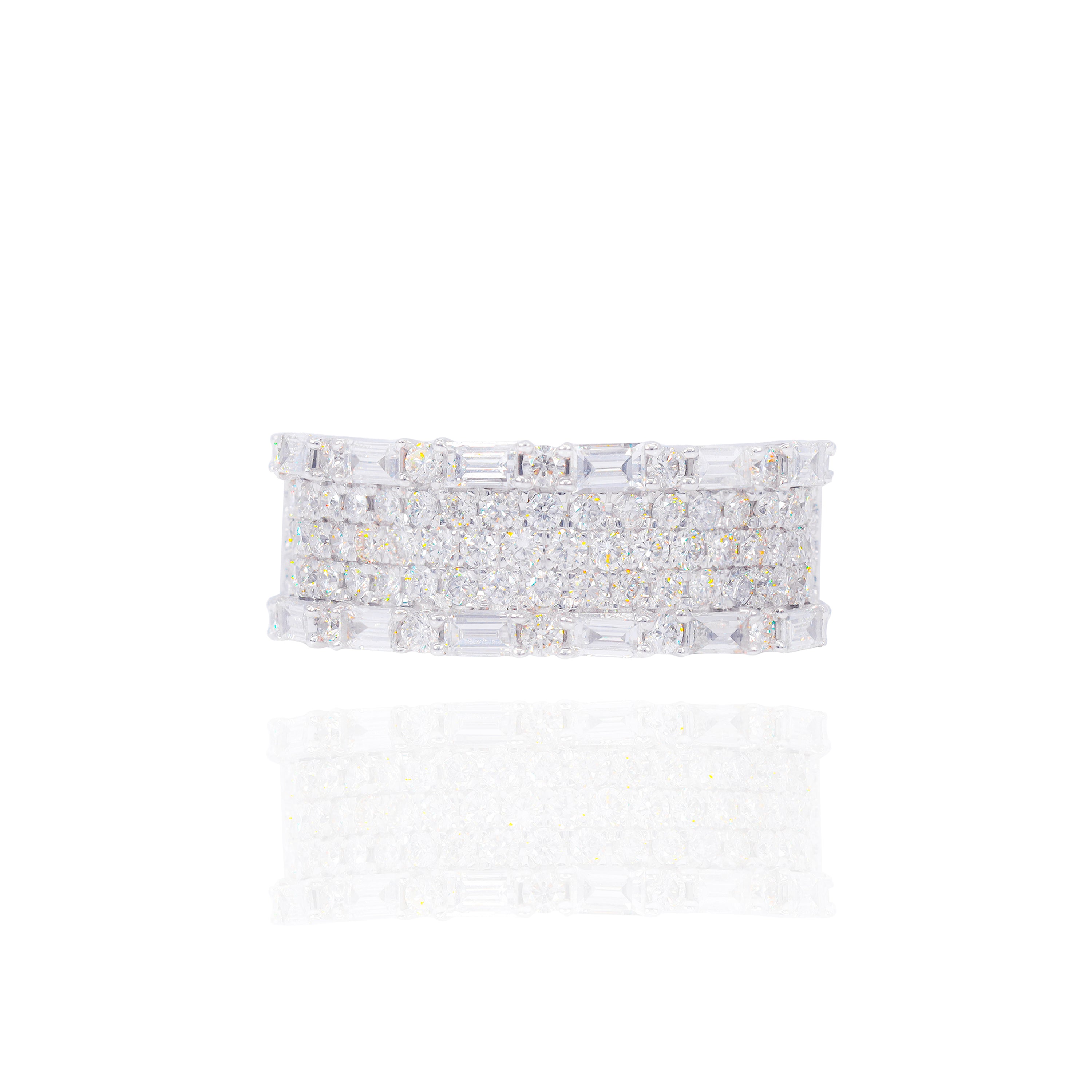 Round & Baguette Diamond Border Ring Band