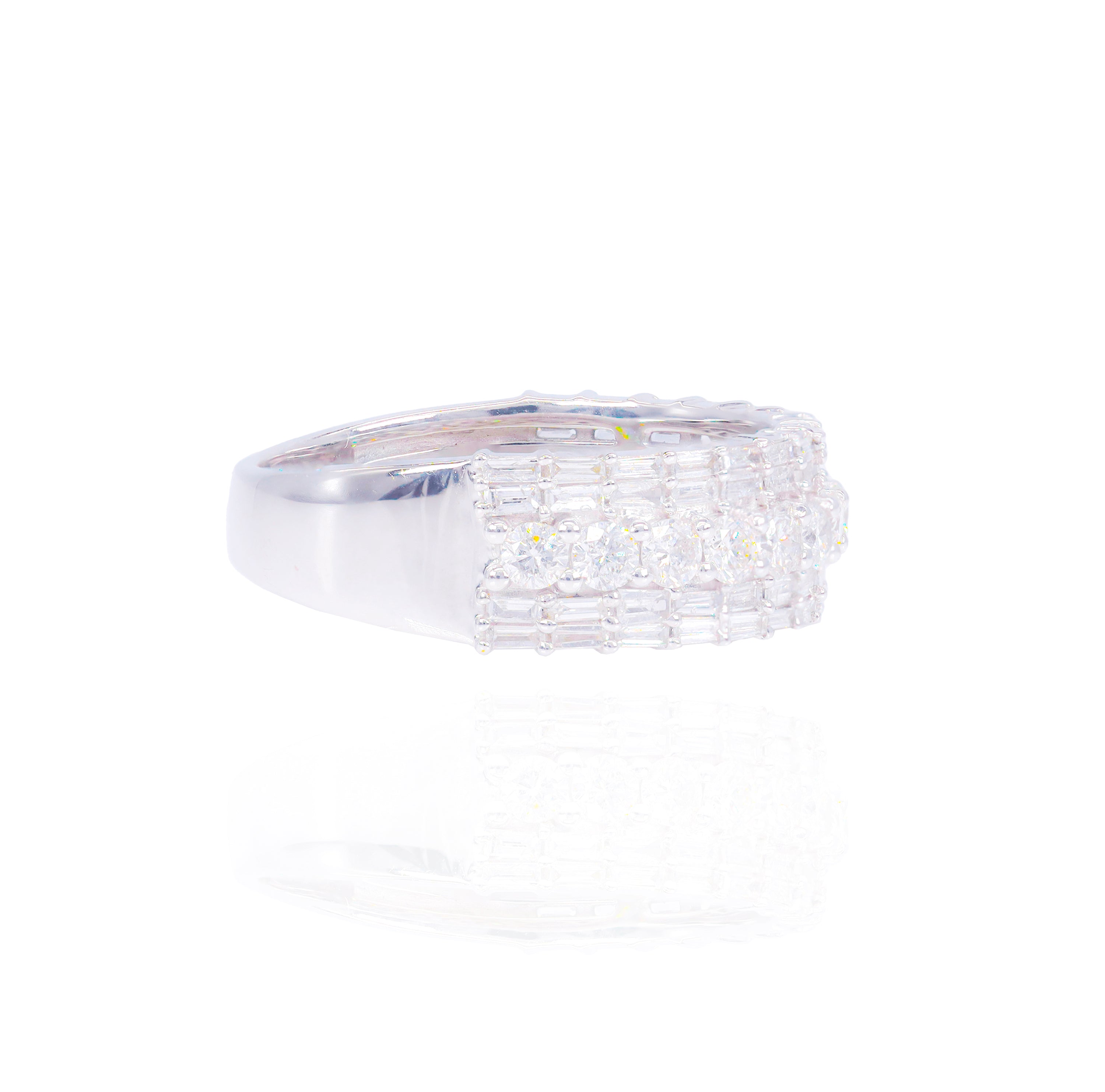 Middle Round Diamond Row Baguette Diamond Border Ring Band