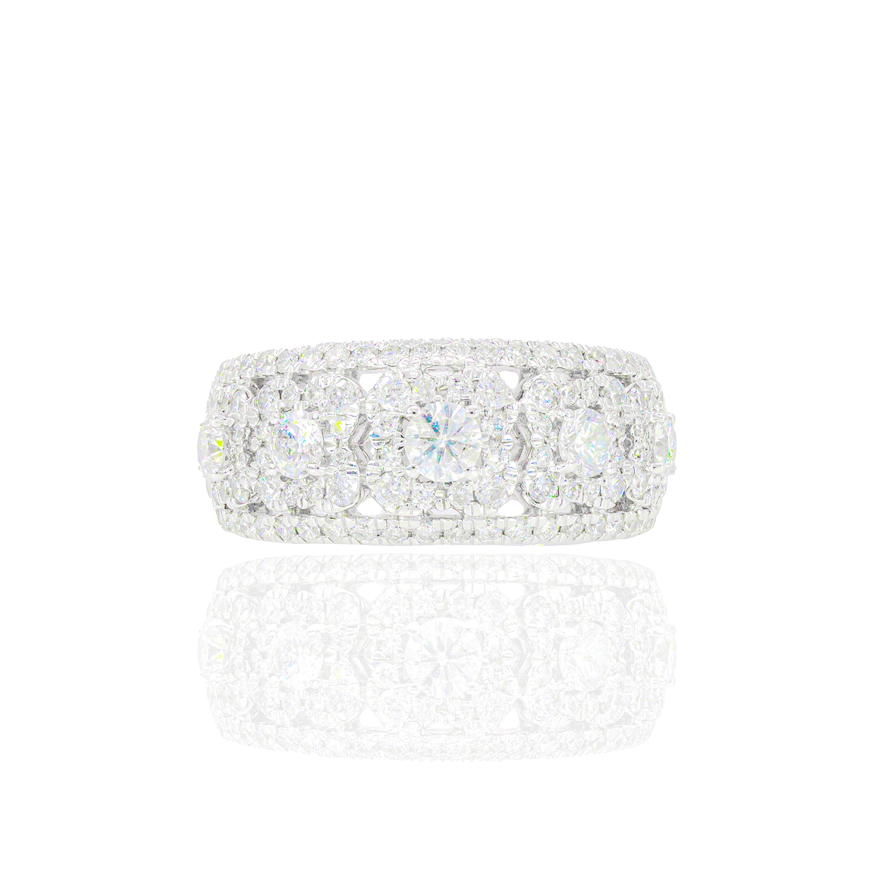 Gradual Round Clusters Diamond Ring