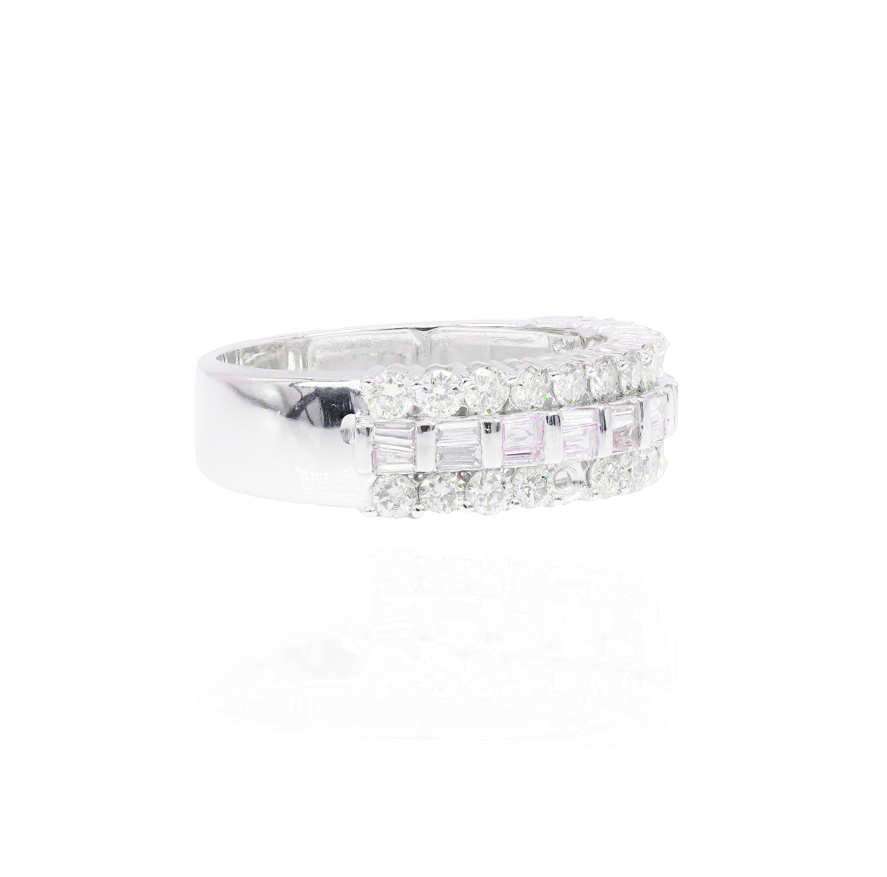 Baguette Center w/ Round Border Diamond Ring Band