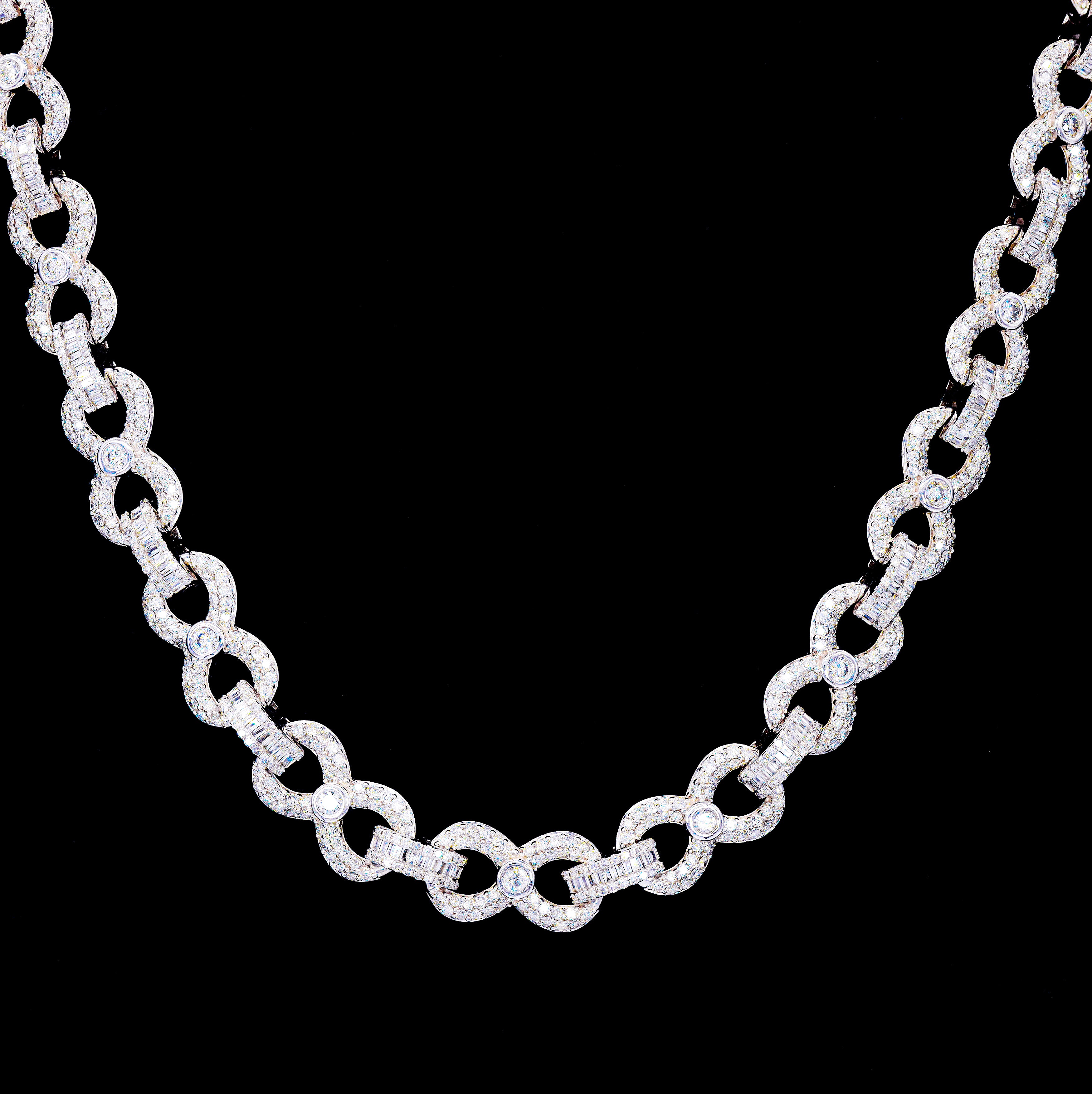 Center Pointer Diamond Infinity Link Chain