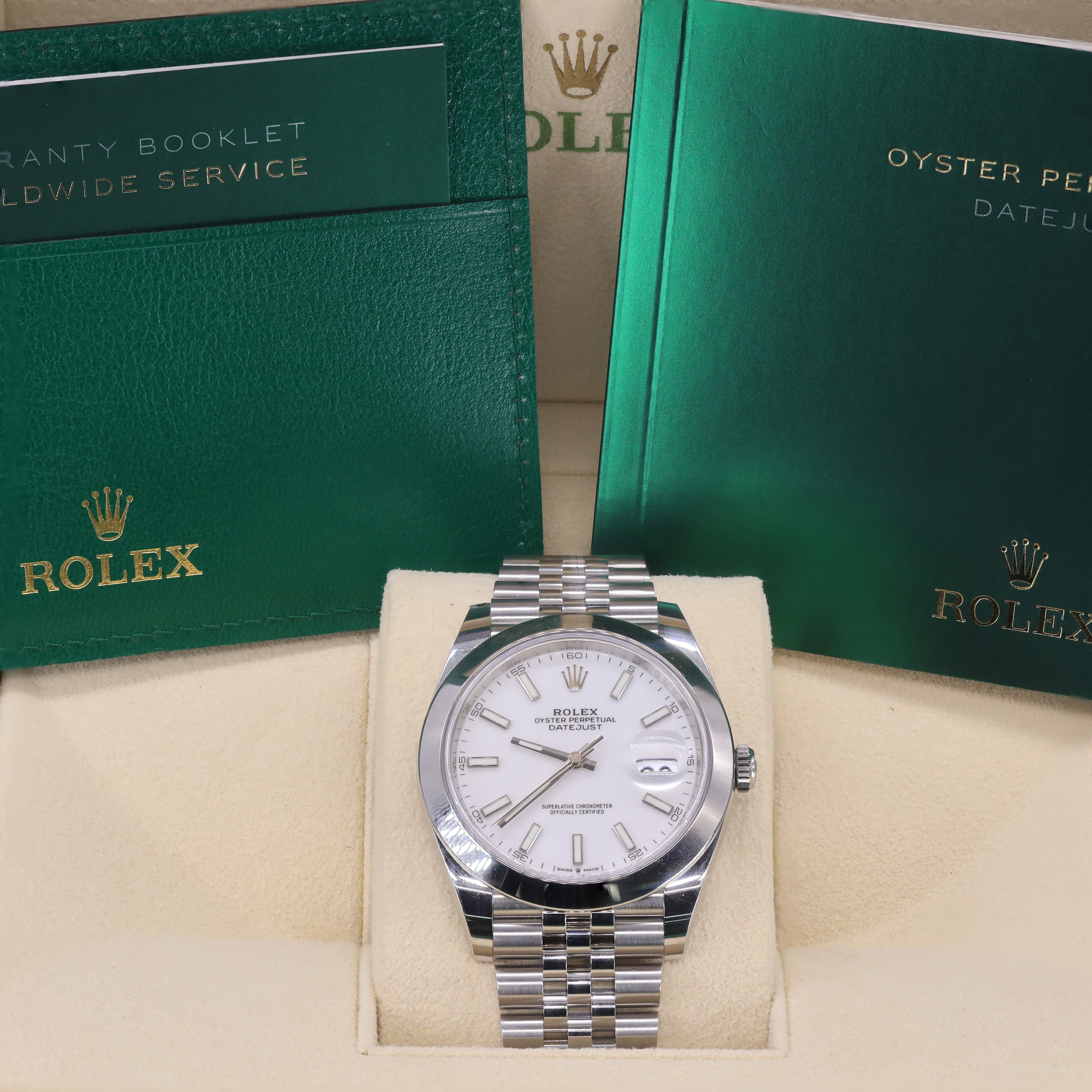 Rolex 126300 DateJust White Dial 41mm Smooth Bezel