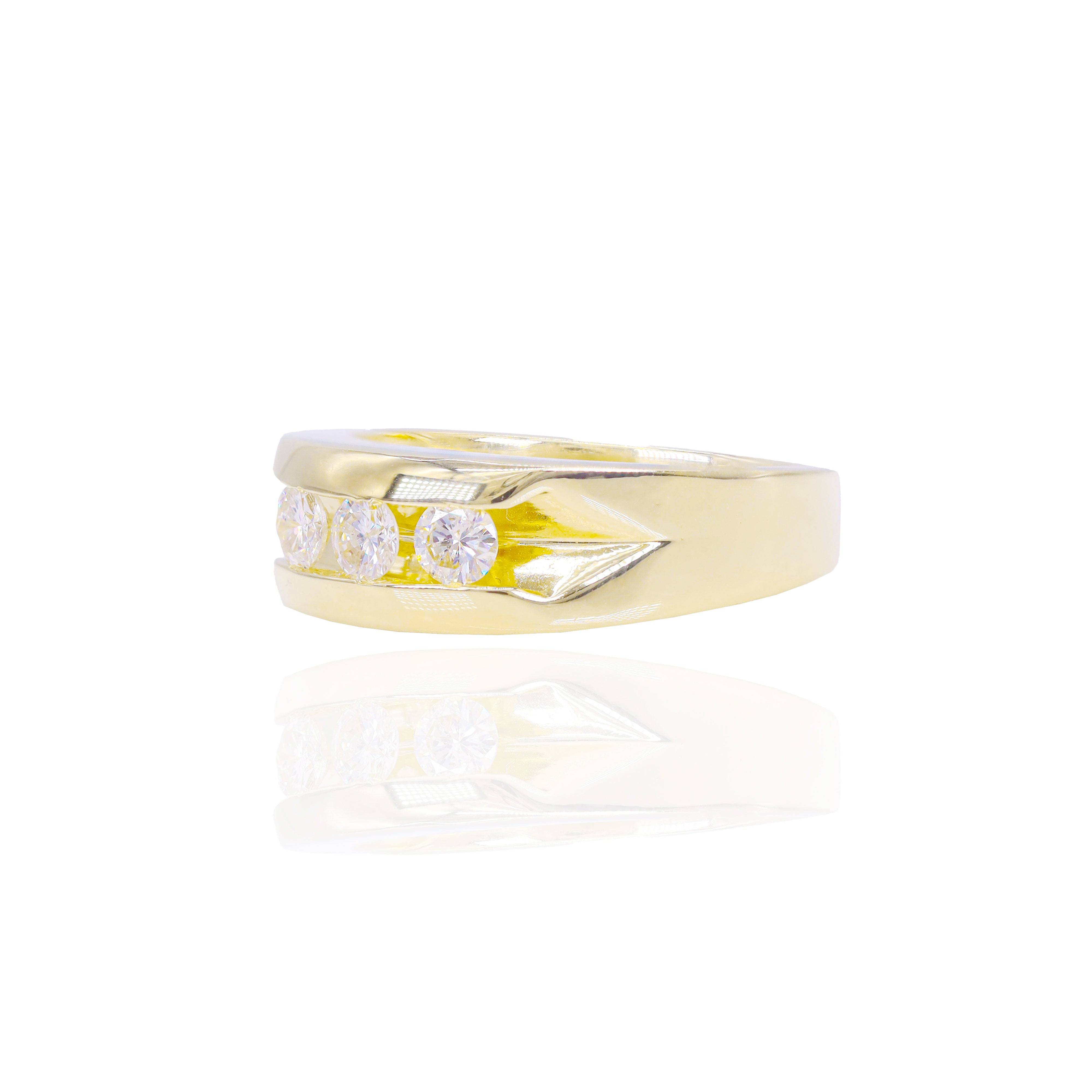 Gradual 3 Diamond Gold Band