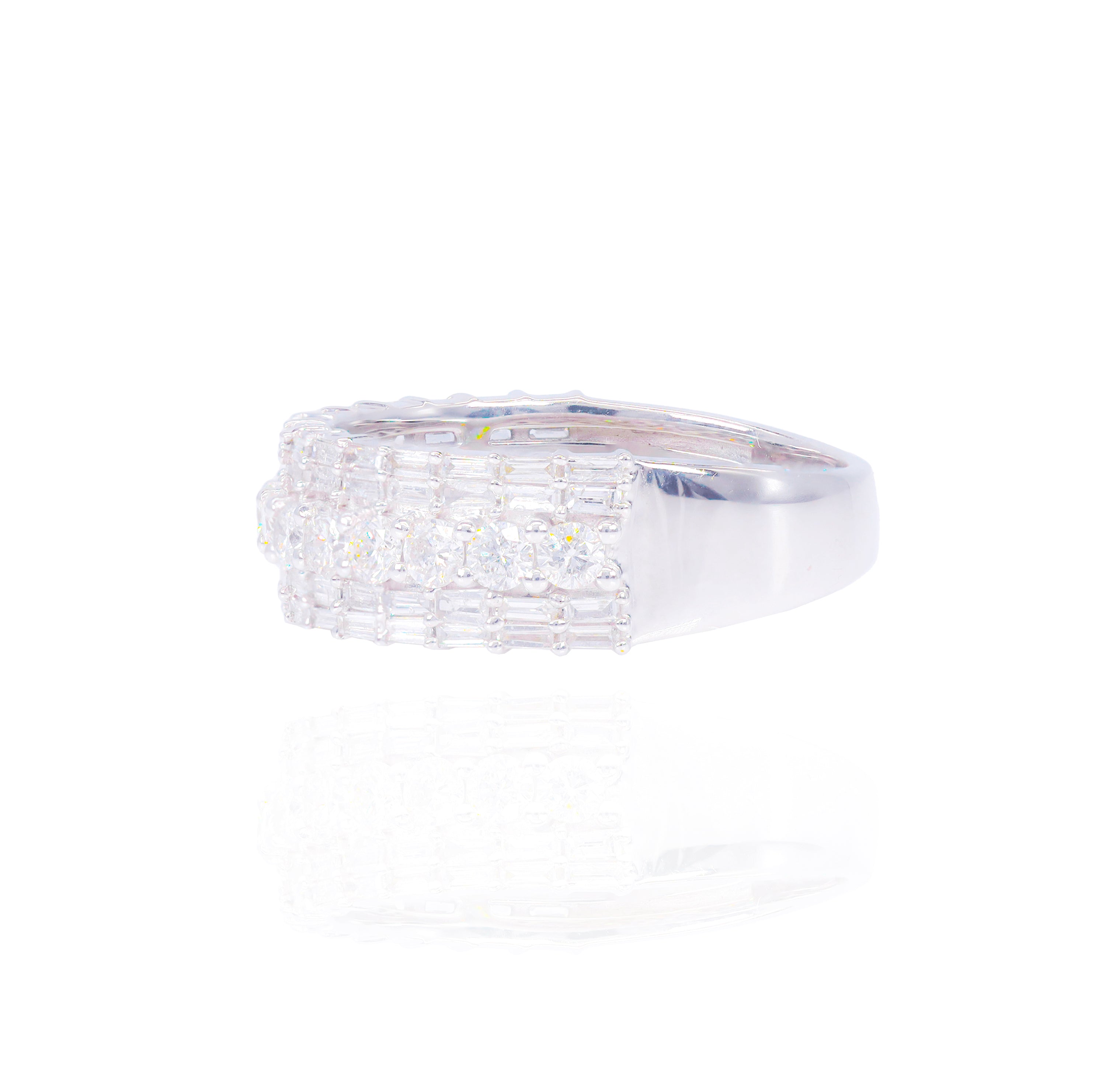 Middle Round Diamond Row Baguette Diamond Border Ring Band